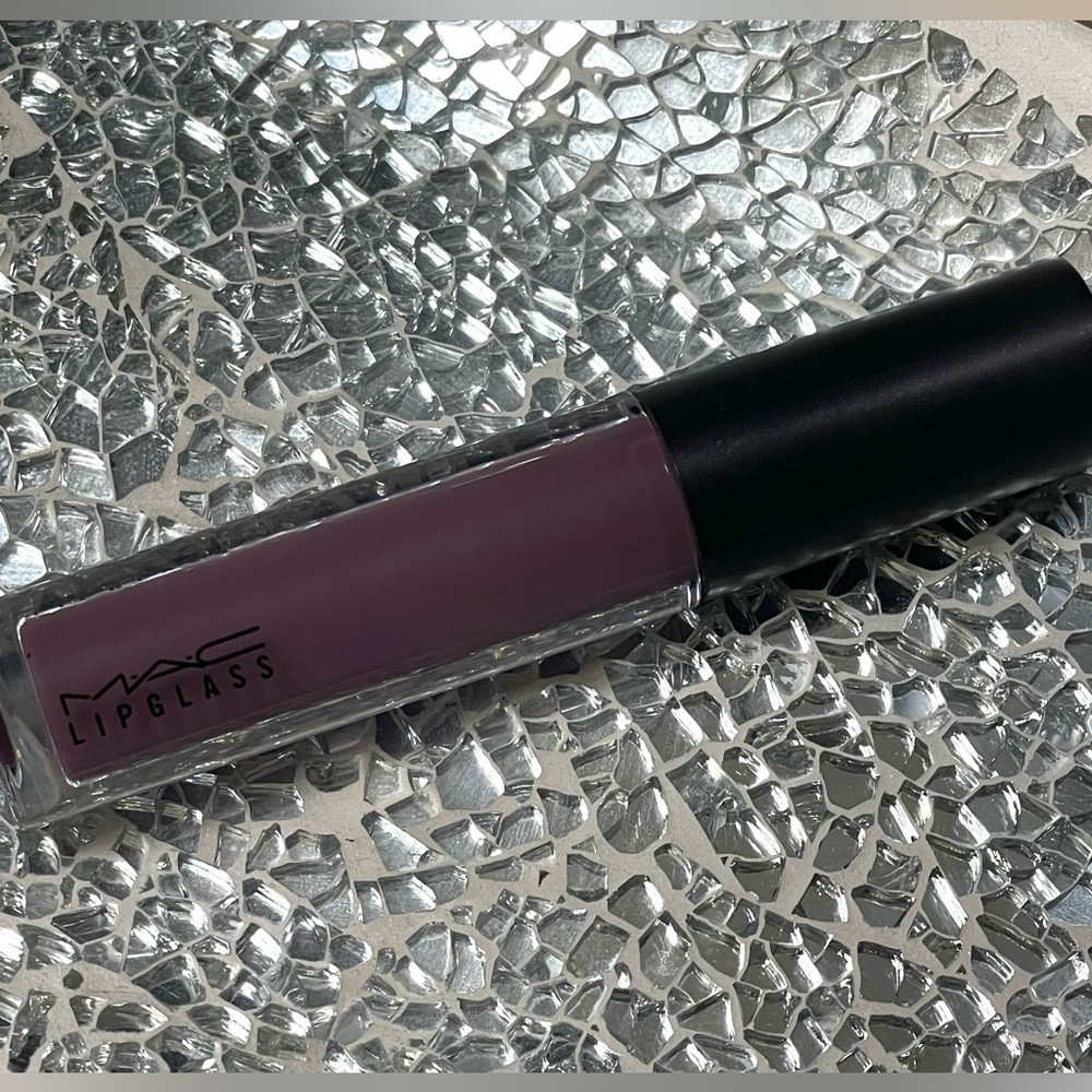 MAC 💜 Lip Gloss “surreal appeal”